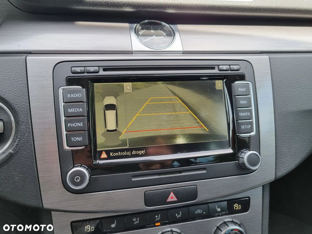 Volkswagen Passat 2.0 TDI Comfortline DSG - 11