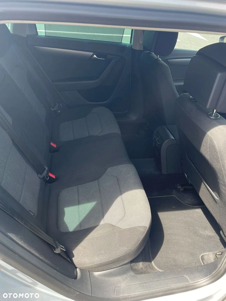 Volkswagen Passat 2.0 TDI Comfortline - 26