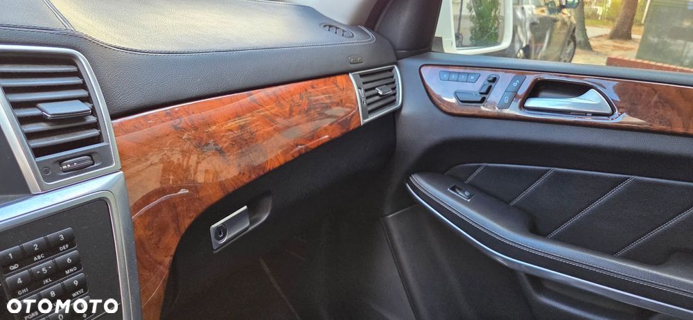 Mercedes-Benz GL - 12