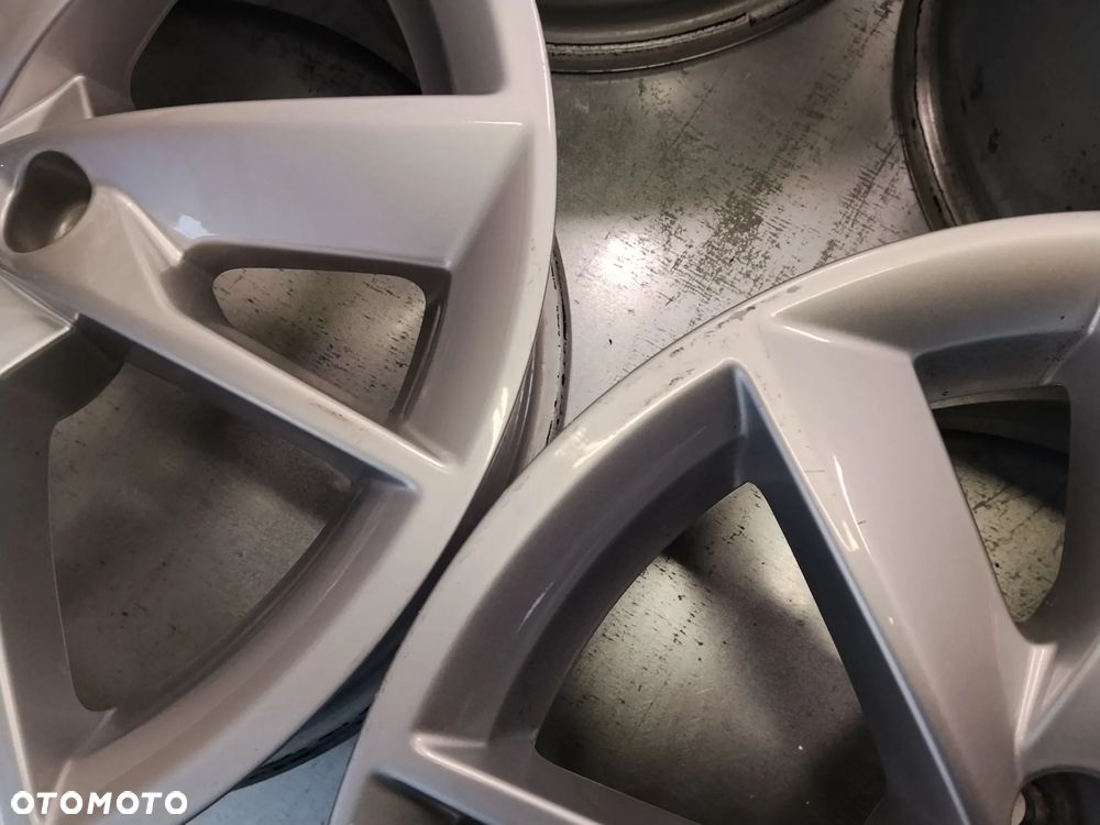 Felgi Audi A4 B8 B9 , 7Jx16 et35 5x112 - 8