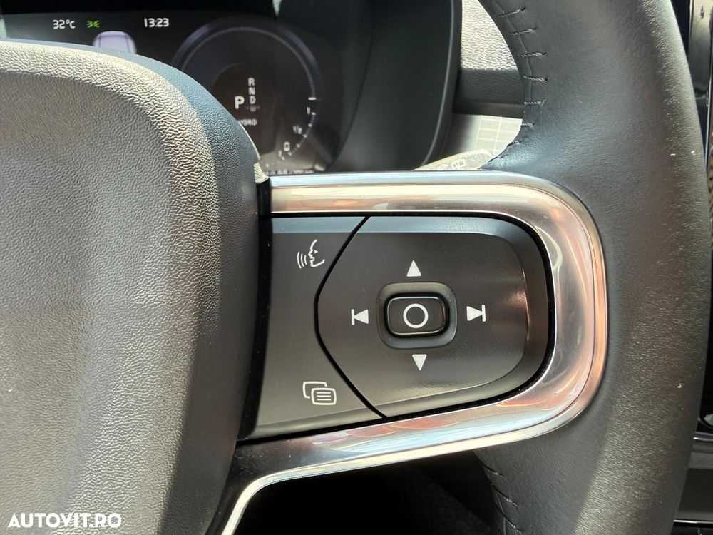Volvo XC 40 T5 Twin Engine DKG Momentum Pro - 29