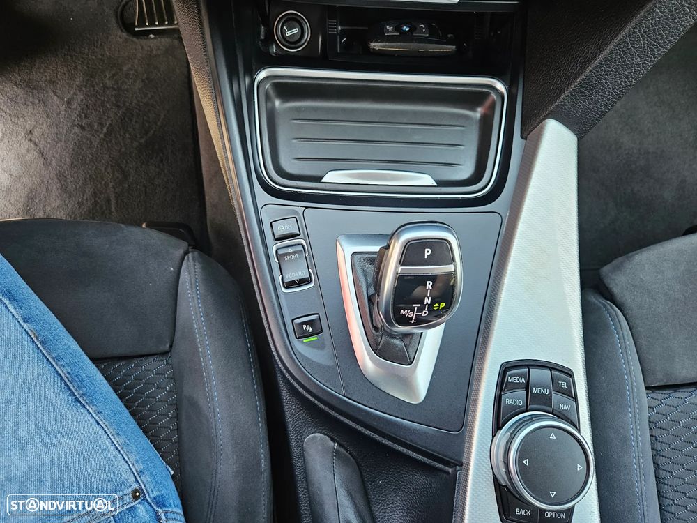 BMW 320 d Auto Pack M - 17