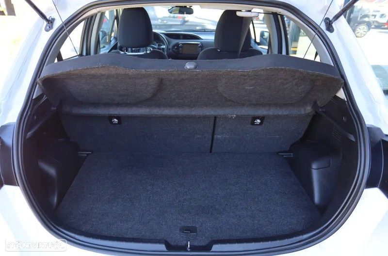 Toyota Yaris 1.5 HSD Comfort+Navi - 19