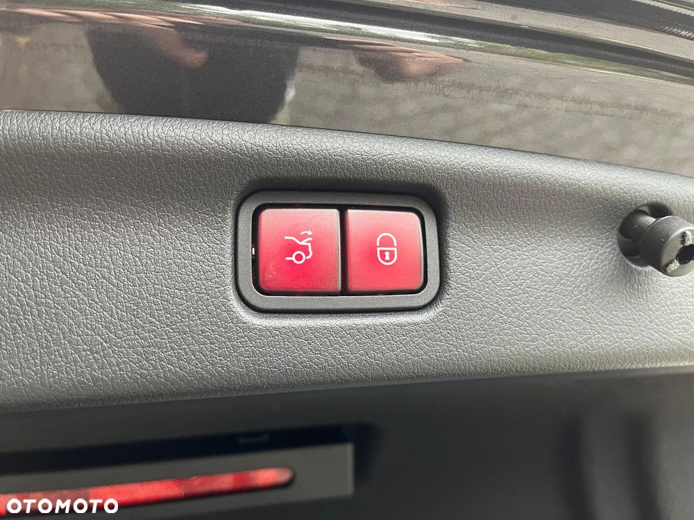 Mercedes-Benz Klasa C 200 4MATIC 9G-TRONIC - 29