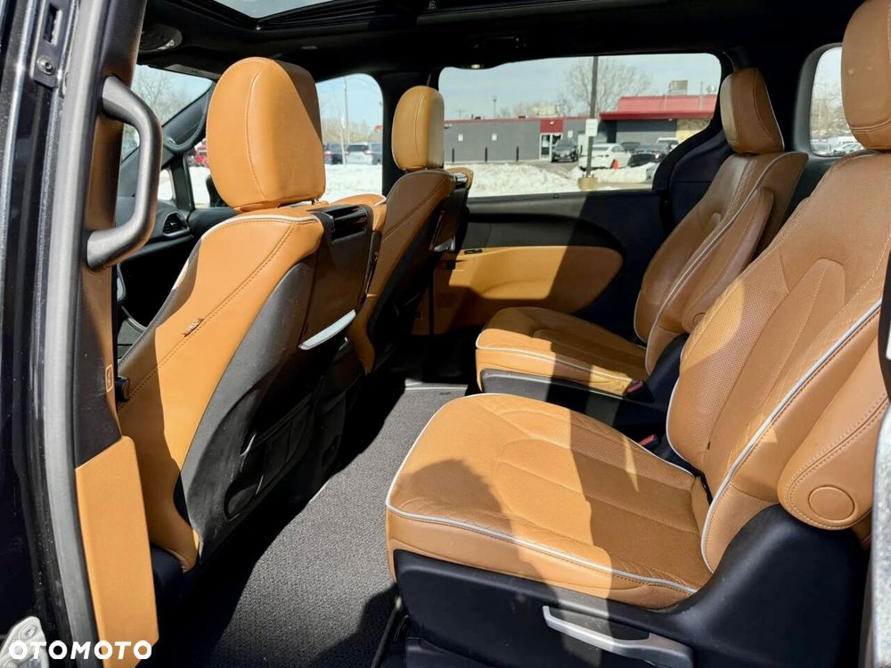 Chrysler Pacifica - 14