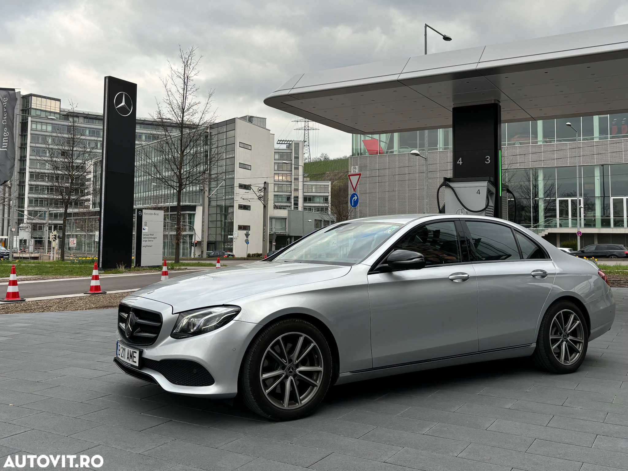 Mercedes-Benz E 220 d 9G-TRONIC Avantgarde - 2