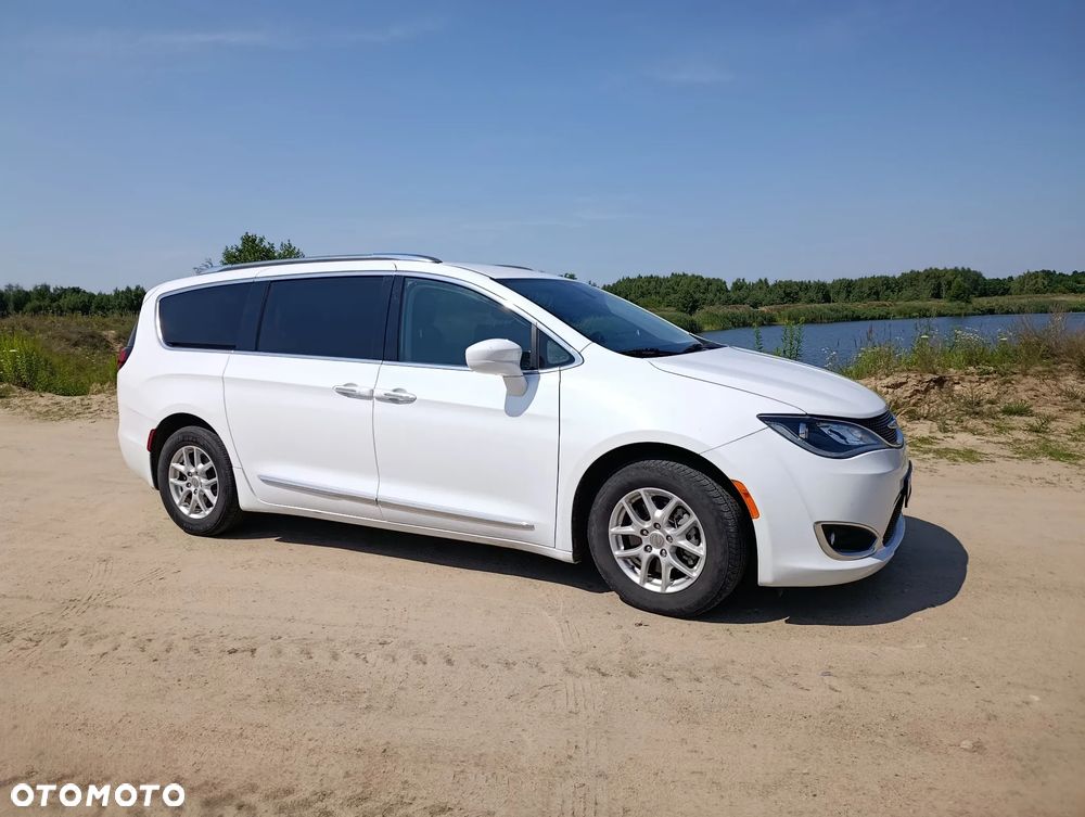 Chrysler Pacifica - 5