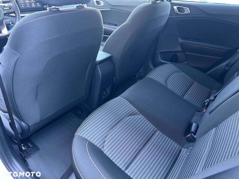 Kia XCeed 1.5 T-GDI M - 24