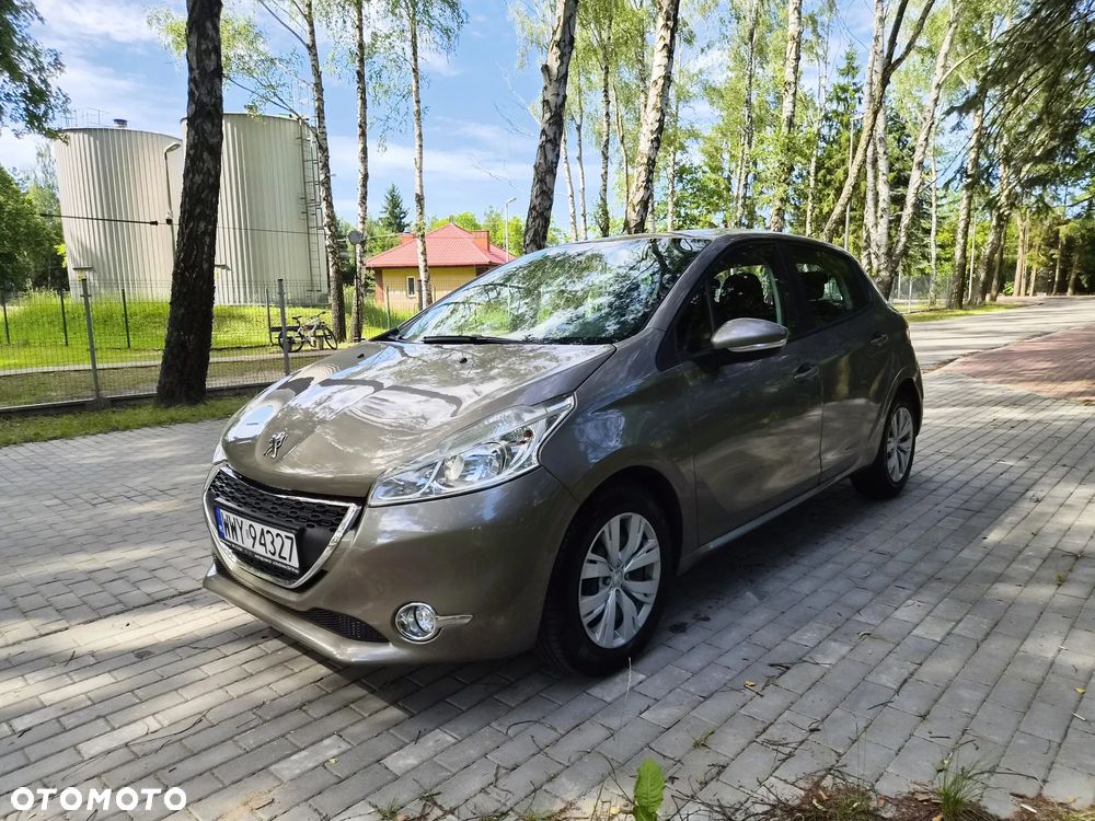 Peugeot 208 - 1