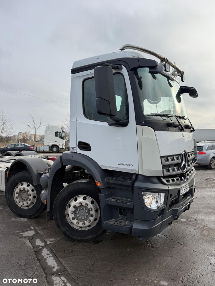 Mercedes-Benz Arocs 3240 8x2 • 3 osie skrętne • Euro 6 • 2018 rok - 10