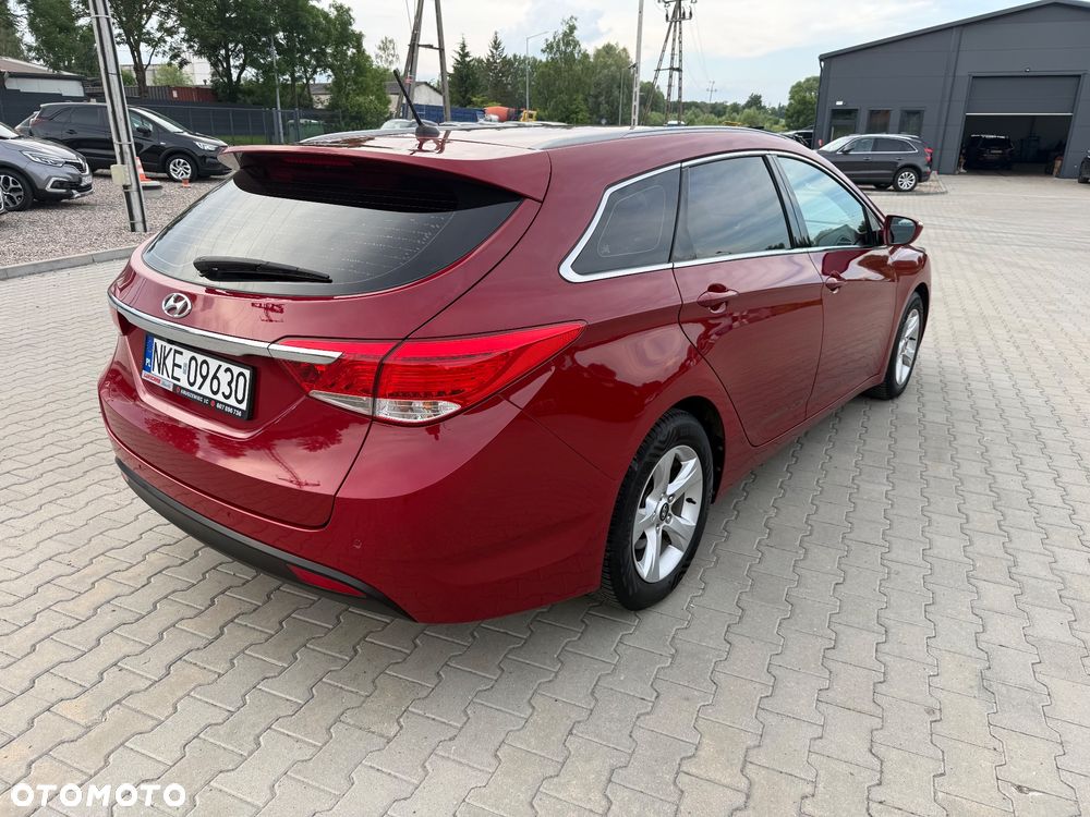 Hyundai i40 Kombi blue 1.6 Family+ - 10