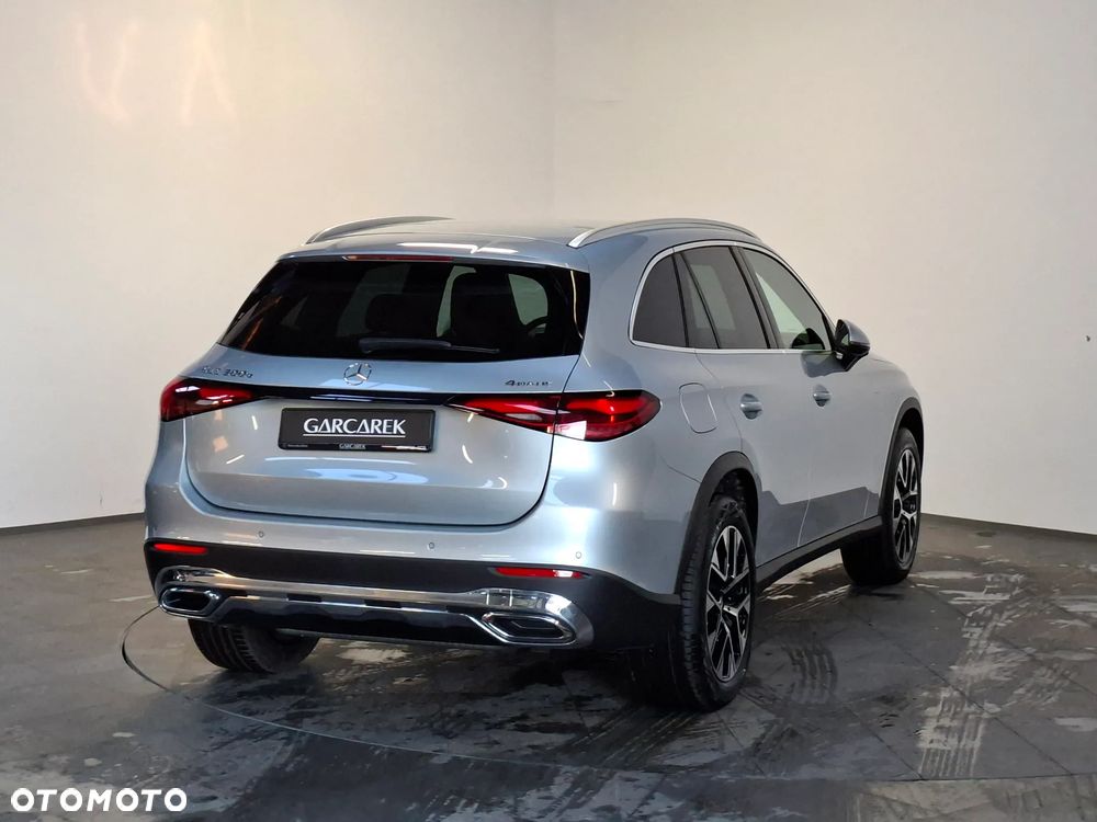 Mercedes-Benz GLC 300 e PHEV 4-Matic Avantgarde - 3