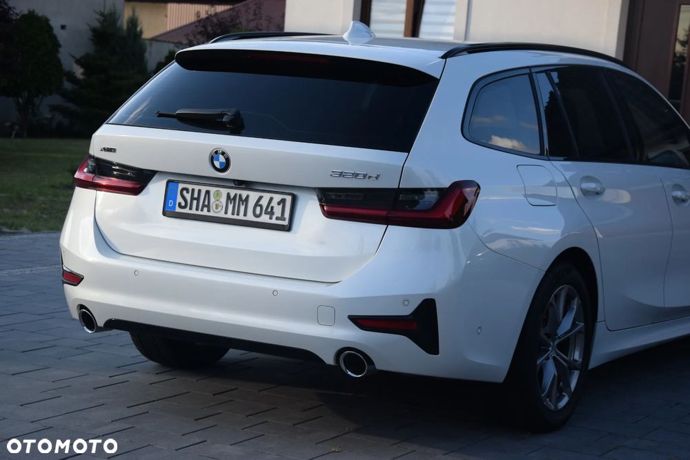 BMW Seria 3 320d xDrive Luxury Line Purity sport - 12