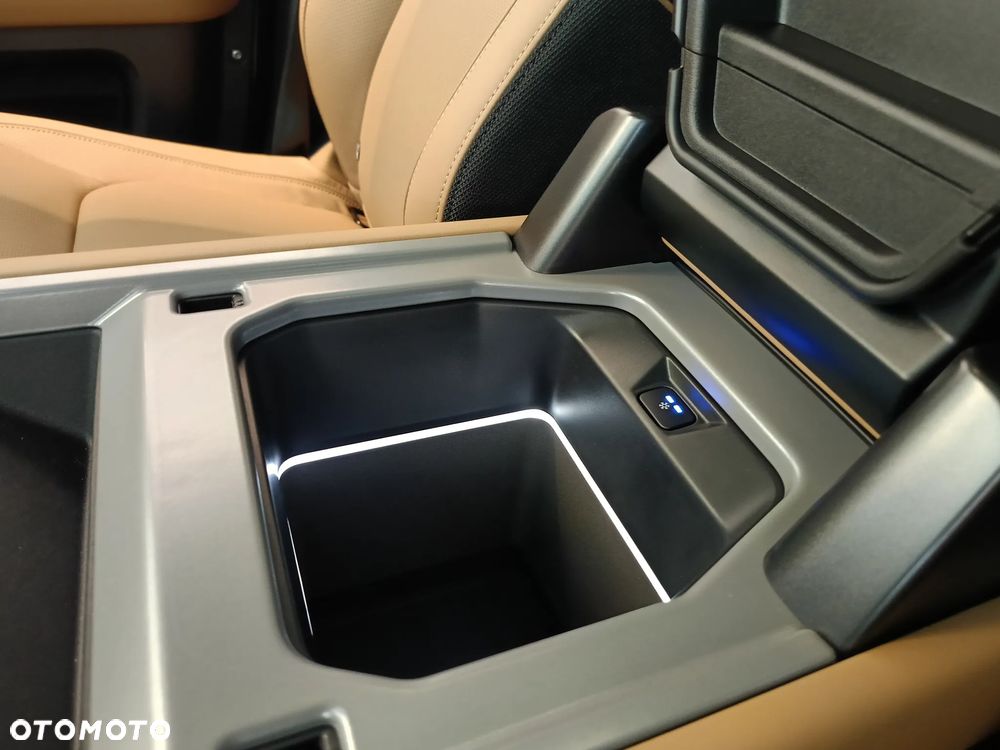 Land Rover Defender 5.0 P500 V8 - 28