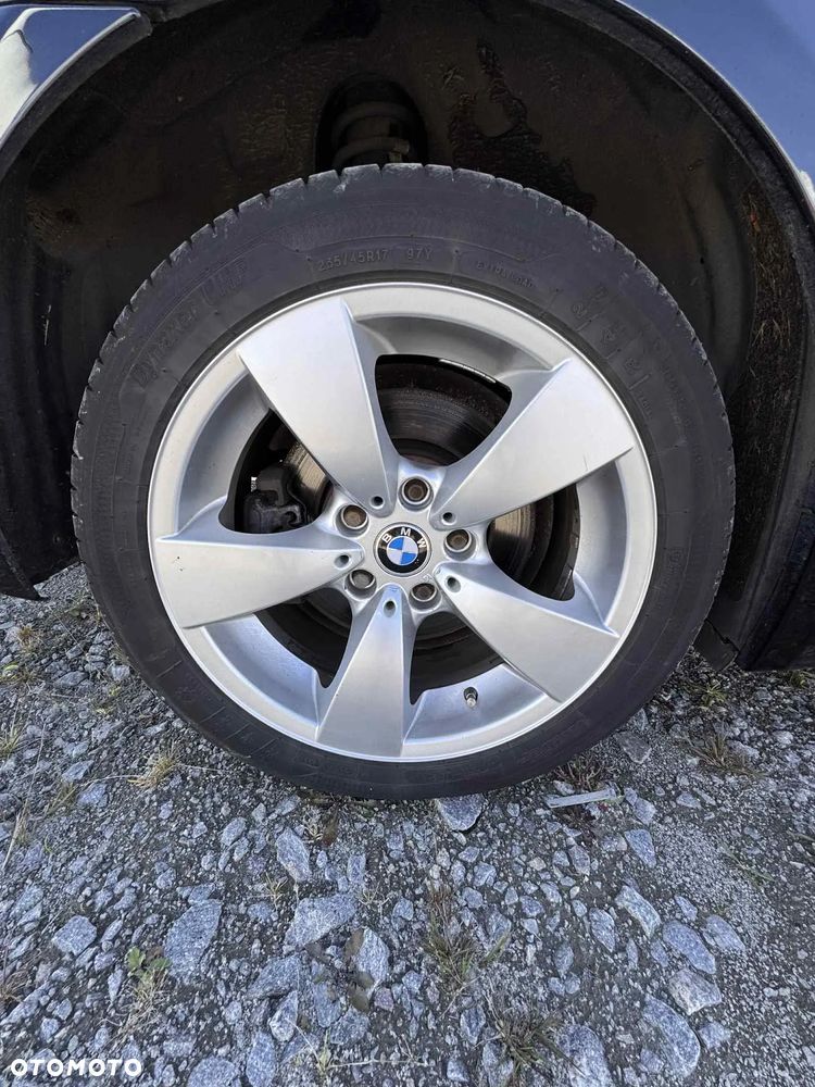 BMW Seria 5 525d - 32
