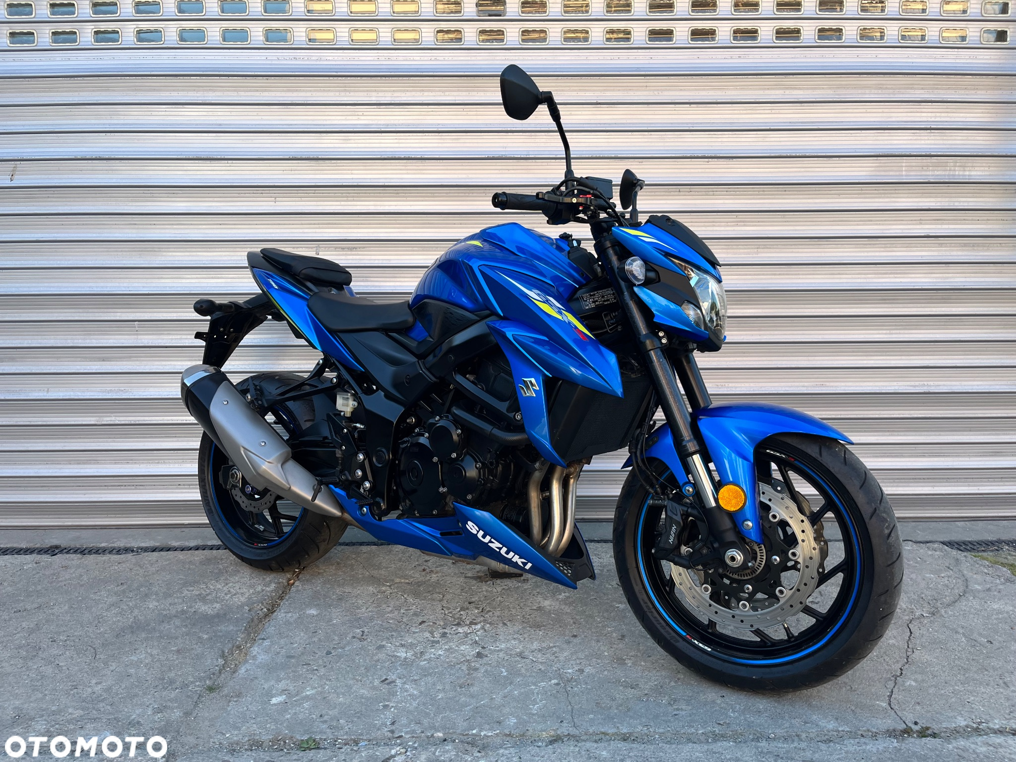 Suzuki GSX - 27