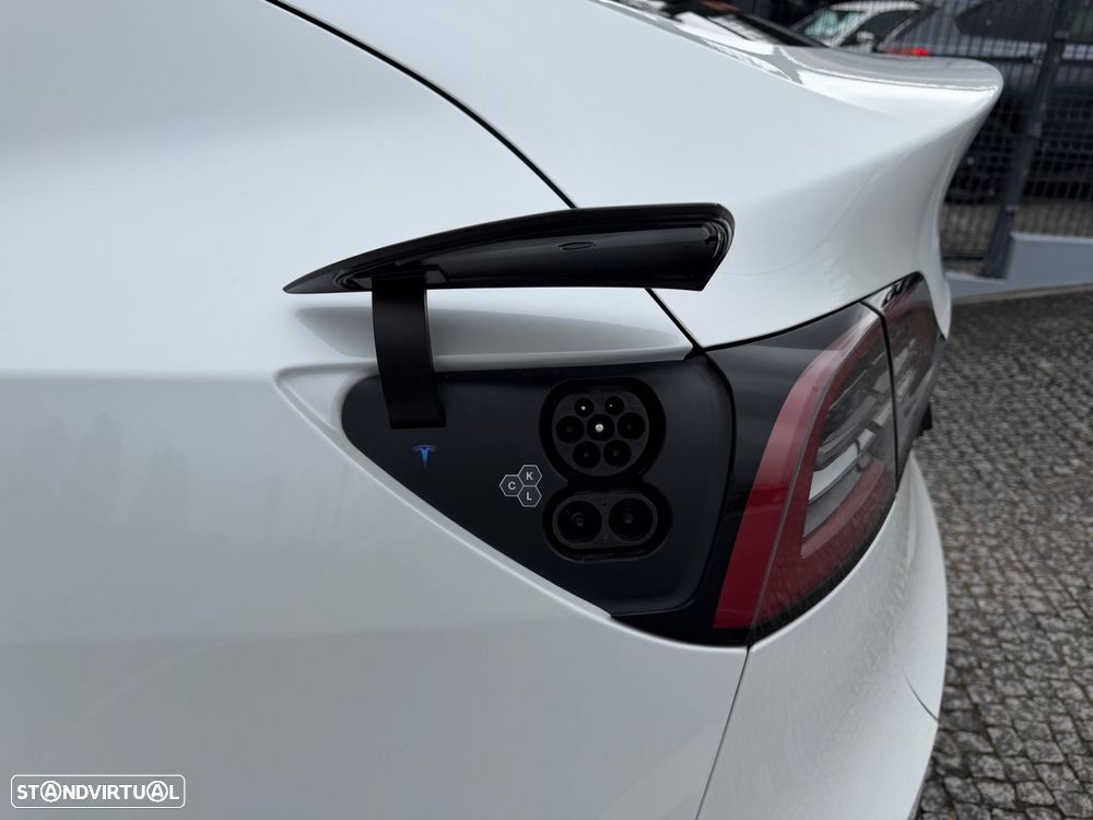 Tesla Model Y - 16
