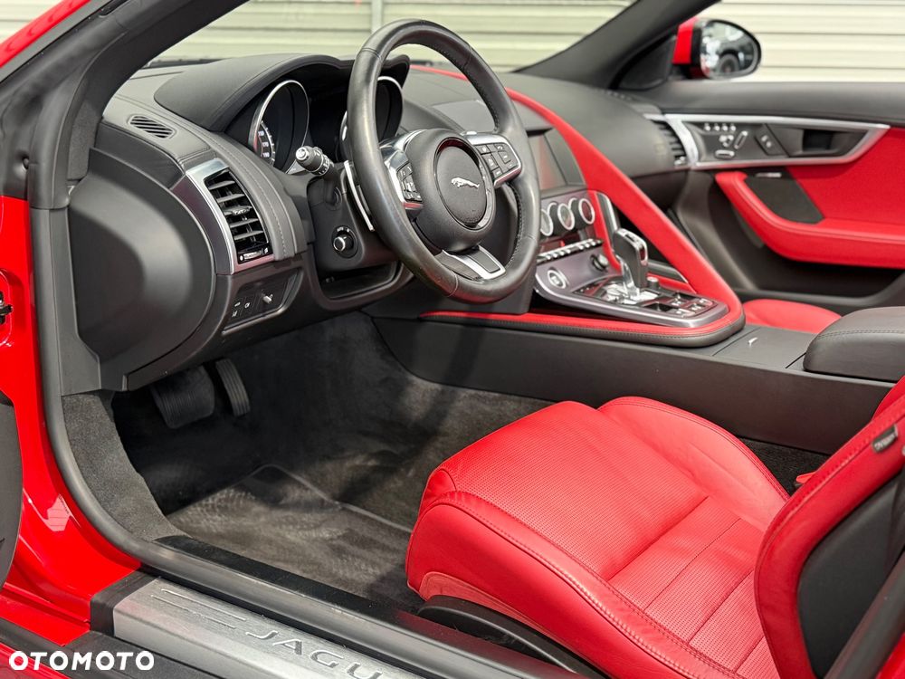 Jaguar F-Type P300 - 18