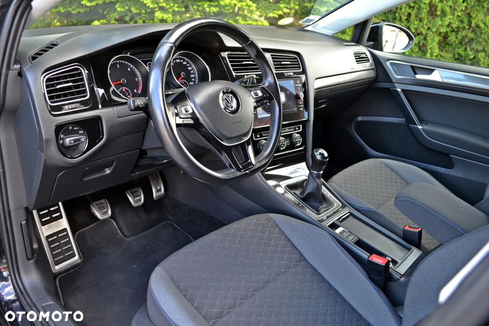 Volkswagen Golf - 17