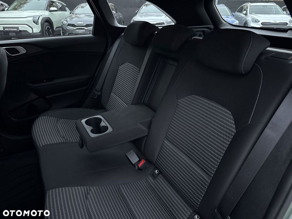 Kia Ceed 1.5 T-GDI M - 11
