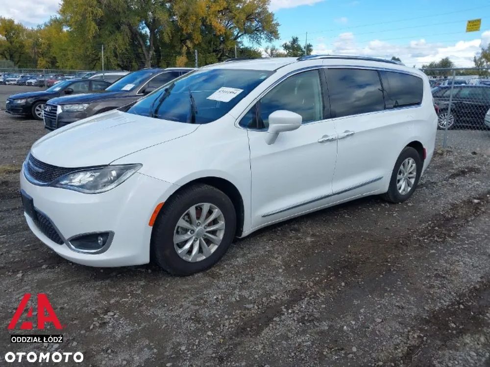 Chrysler Pacifica - 2