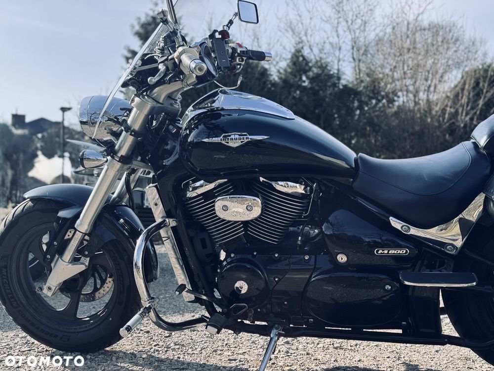 Suzuki Intruder - 1
