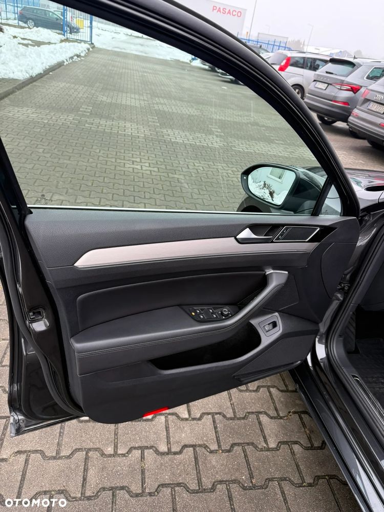 Volkswagen Passat Variant 2.0 TDI SCR DSG Highline - 19