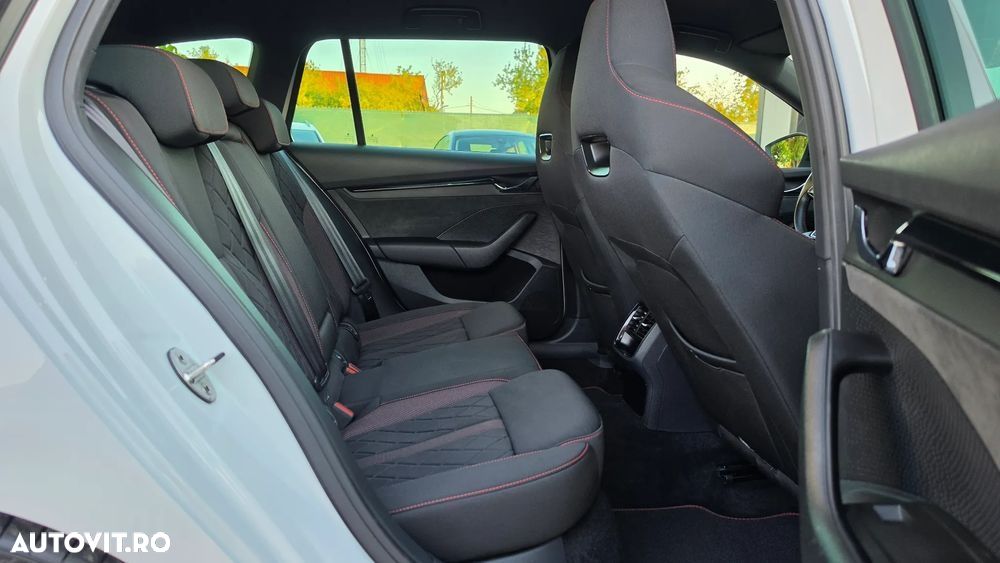 Skoda Octavia 2.0 TDI DSG RS Plus - 22