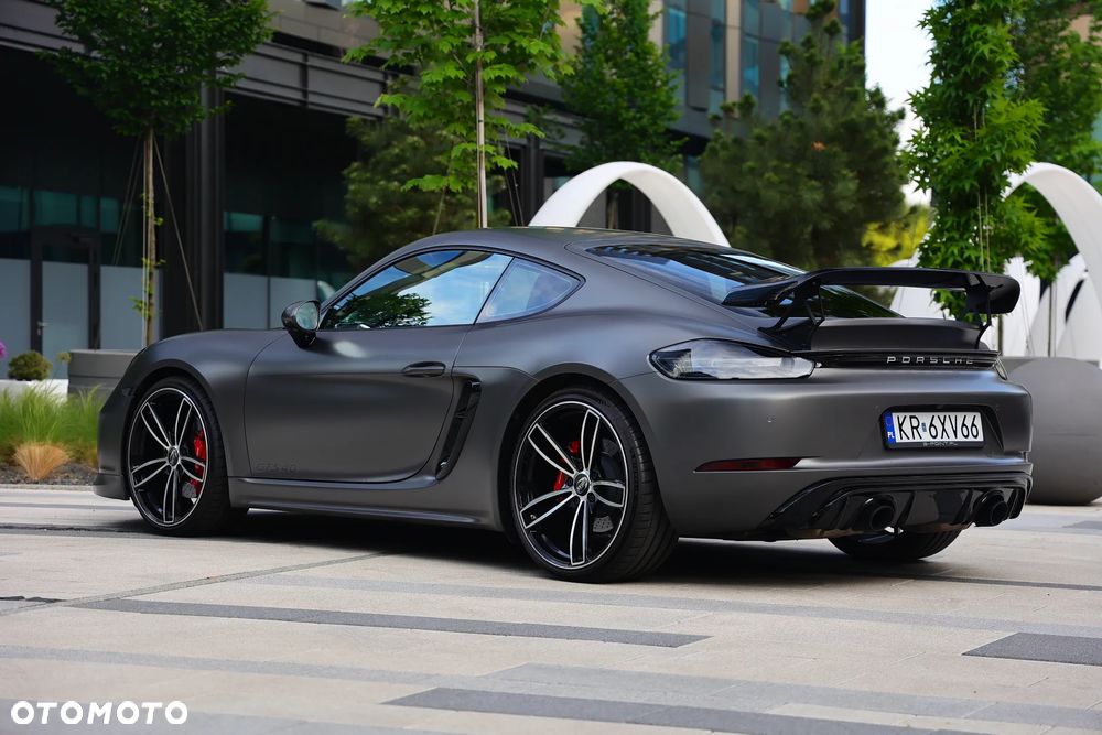Porsche 718 Cayman - 12