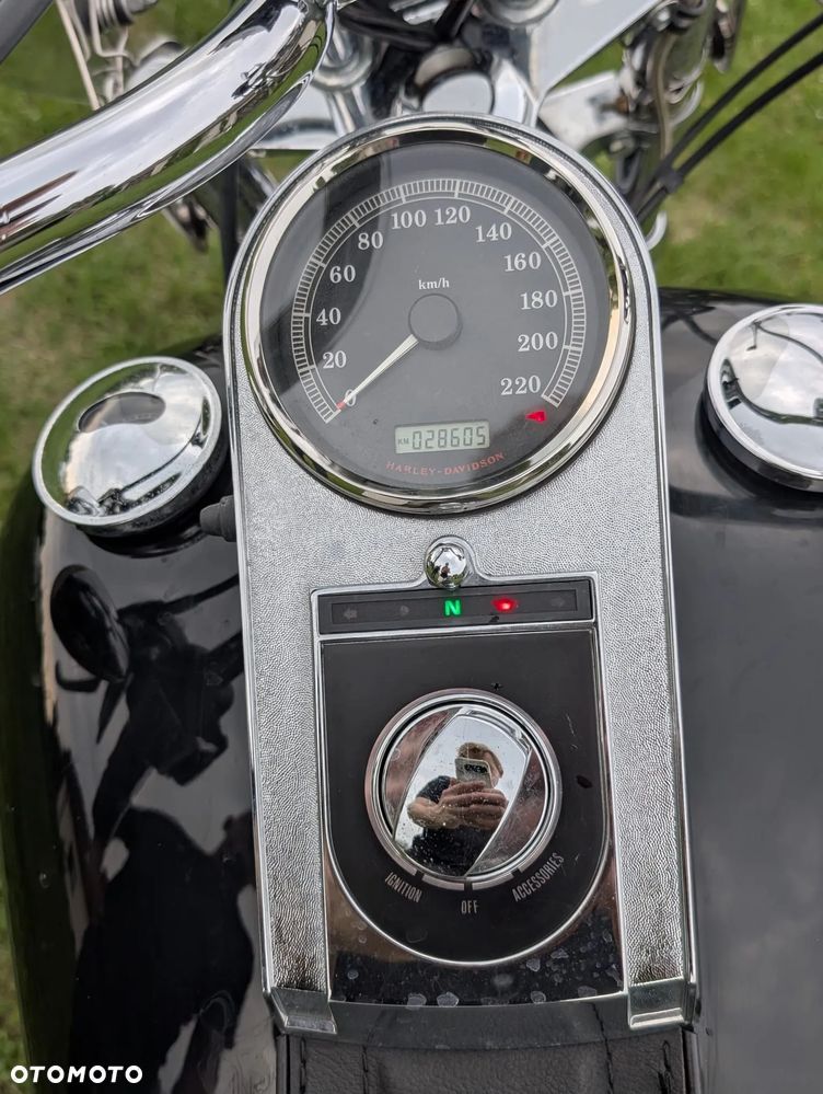 Harley-Davidson Softail Custom - 13