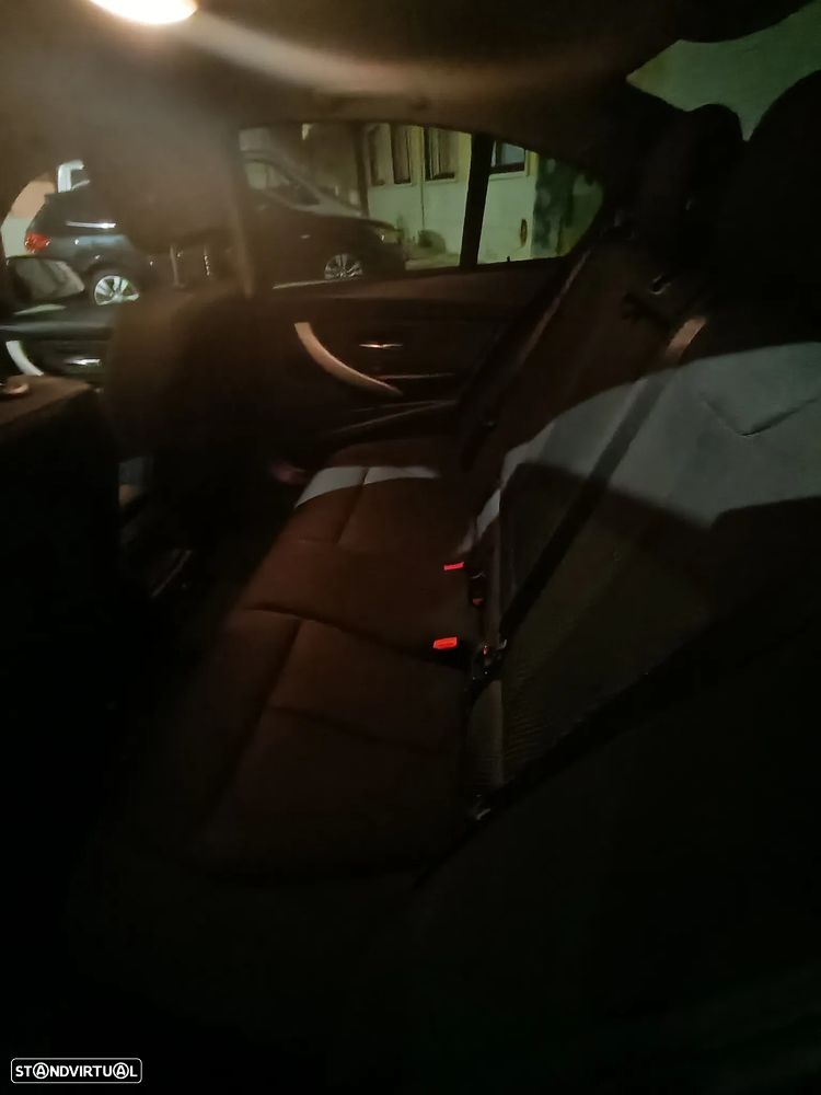 BMW 320 d Advantage Auto - 11