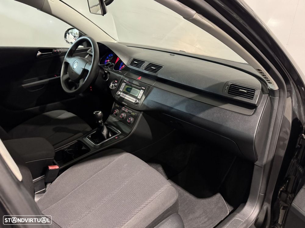 VW Passat Variant 1.6 FSi Trendline - 17