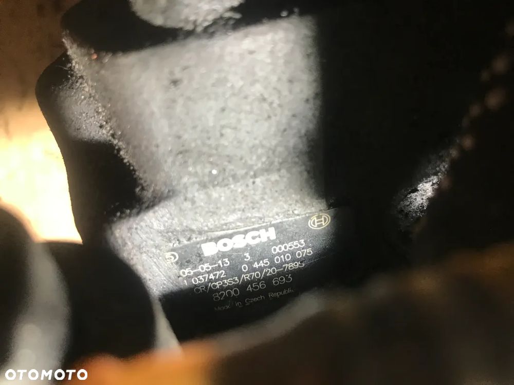 pompa wtryskowa renault trafic vivaro  8200456693 - 3