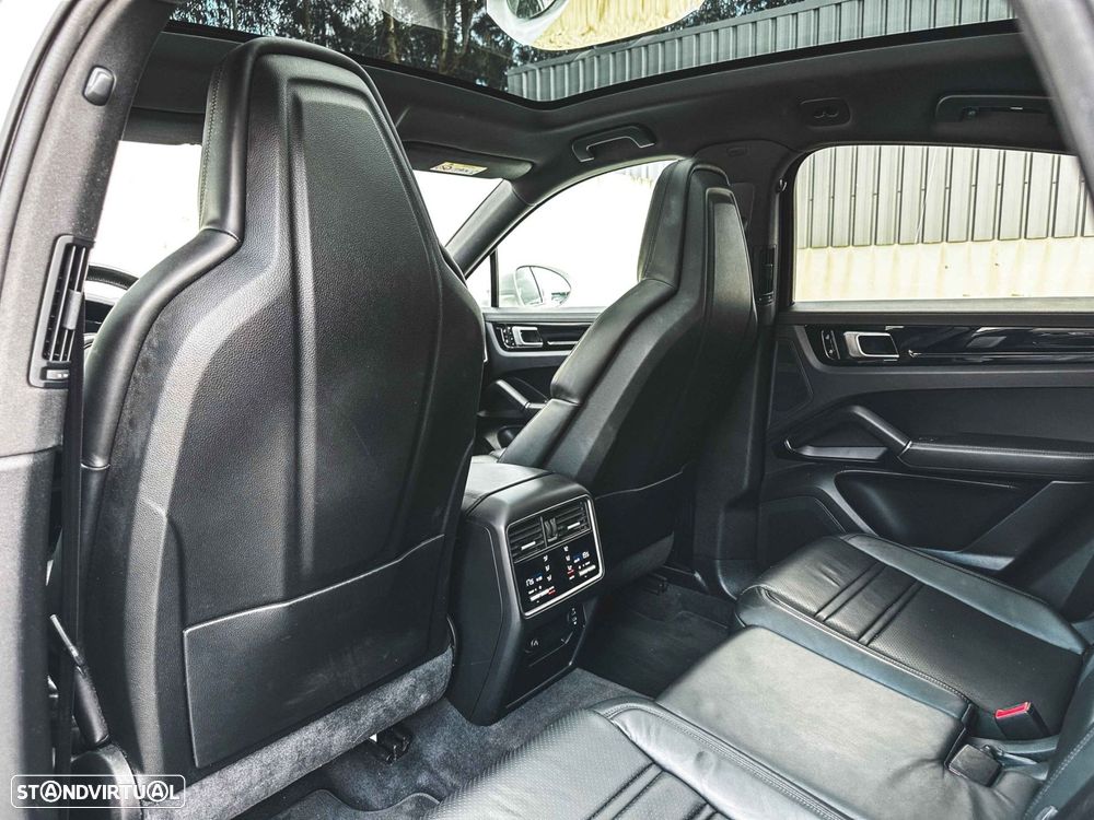 Porsche Cayenne Coupé E-Hybrid - 11