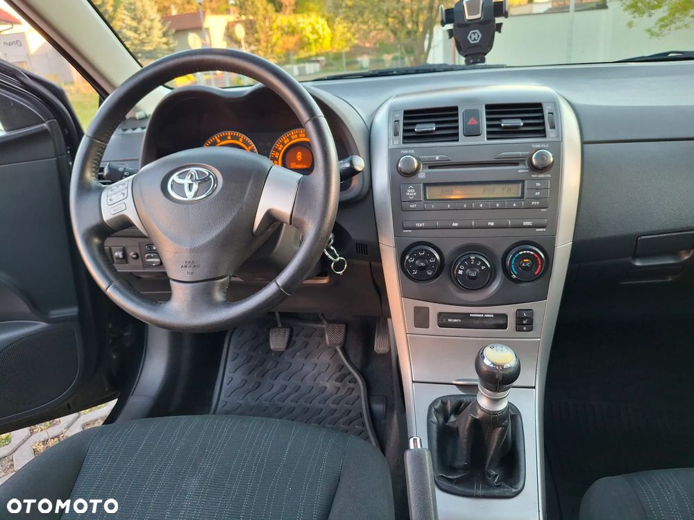 Toyota Corolla 1.6 Luna - 19