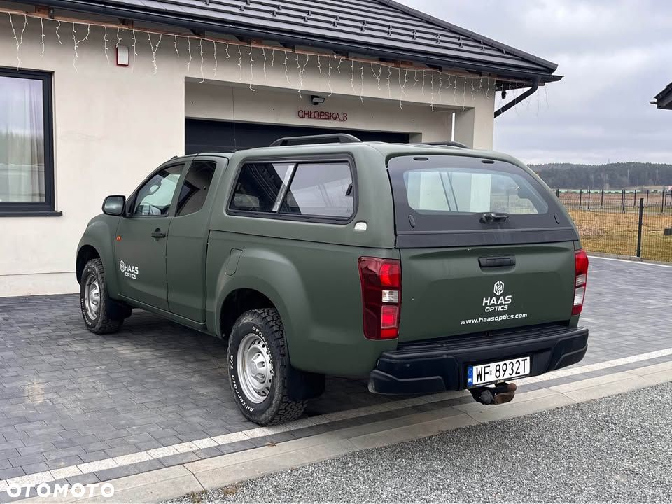 Isuzu Pick up - 2