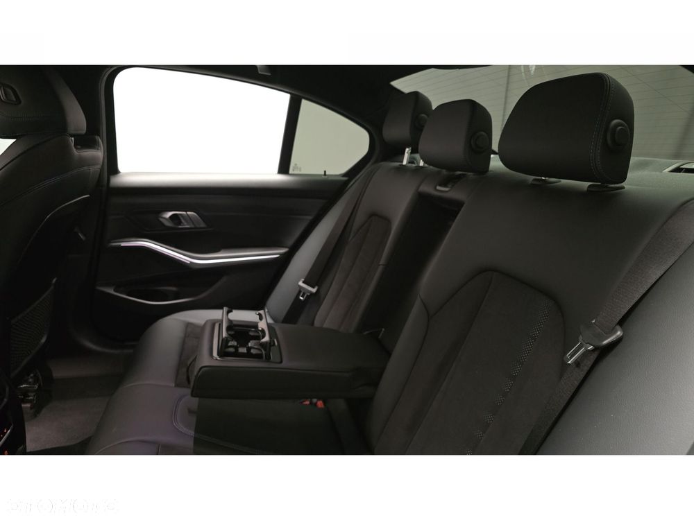BMW Seria 3 320d xDrive mHEV M Sport - 23