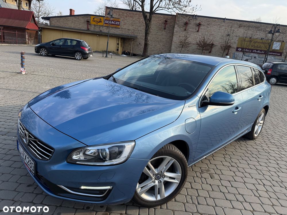 Volvo V60 D6 AWD Plug-in Hybrid Momentum - 7