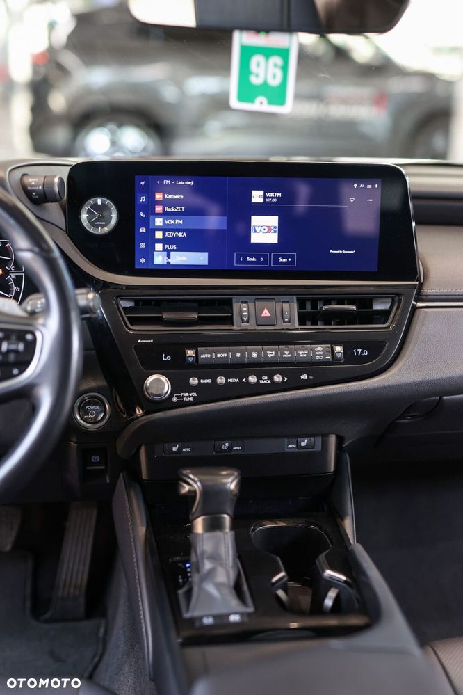 Lexus ES 300h Business Edition - 40