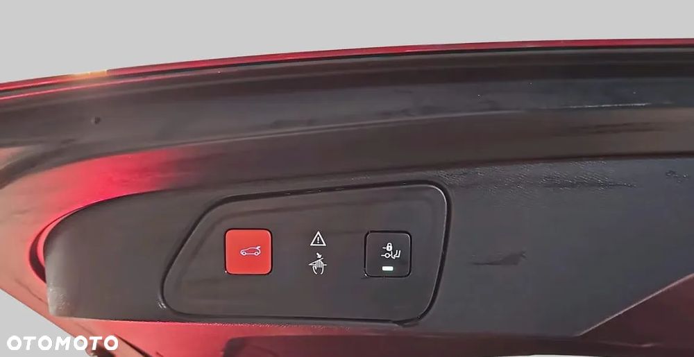 Peugeot 3008 1.6 PureTech HYbrid4 GT Line S&S EAT8 - 11