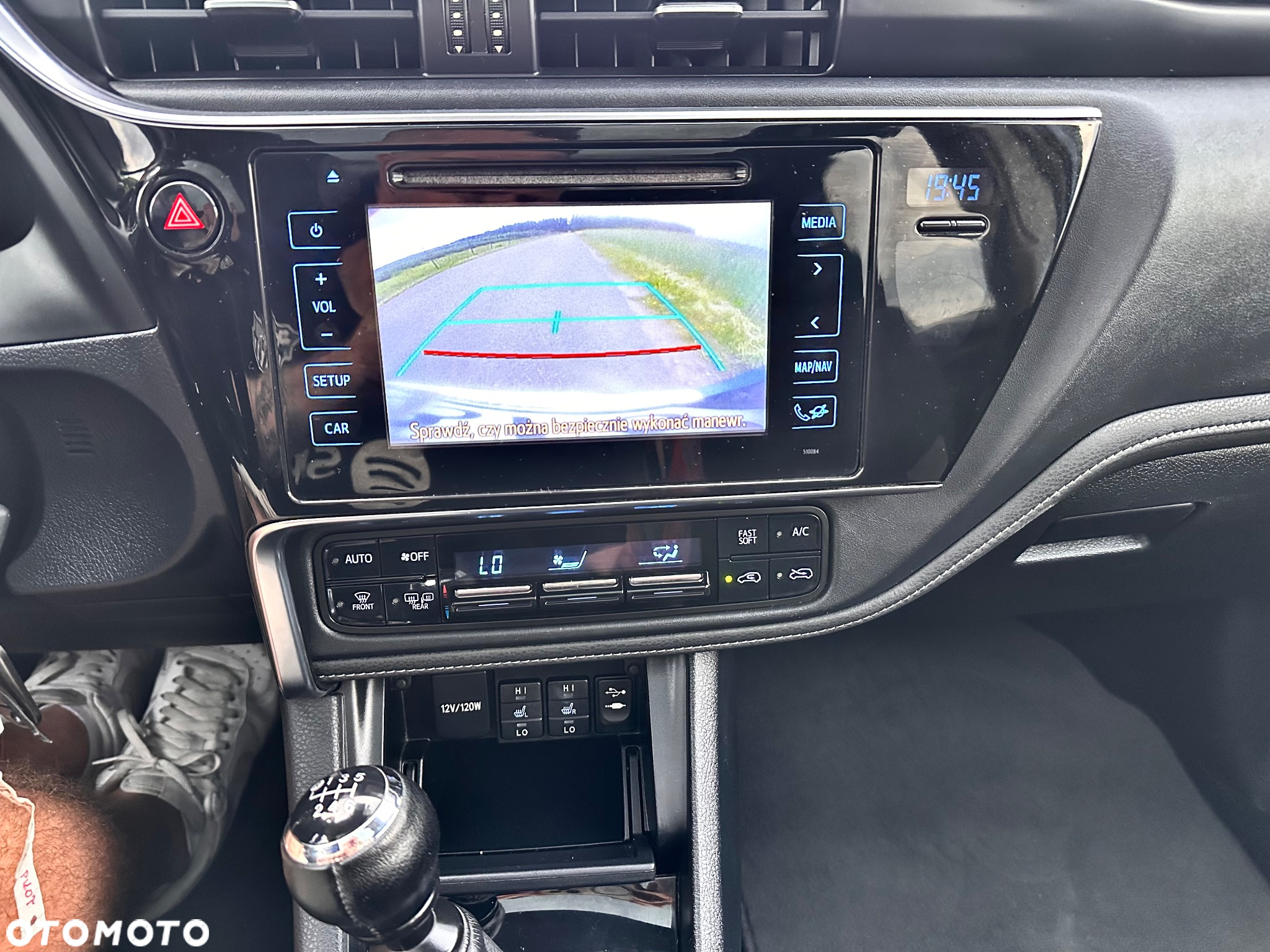 Toyota Auris 1.6 D-4D Premium - 18