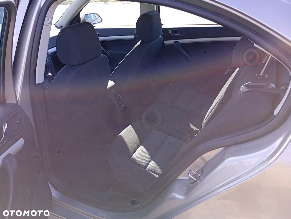 Skoda Octavia 1.6 Ambiente - 11