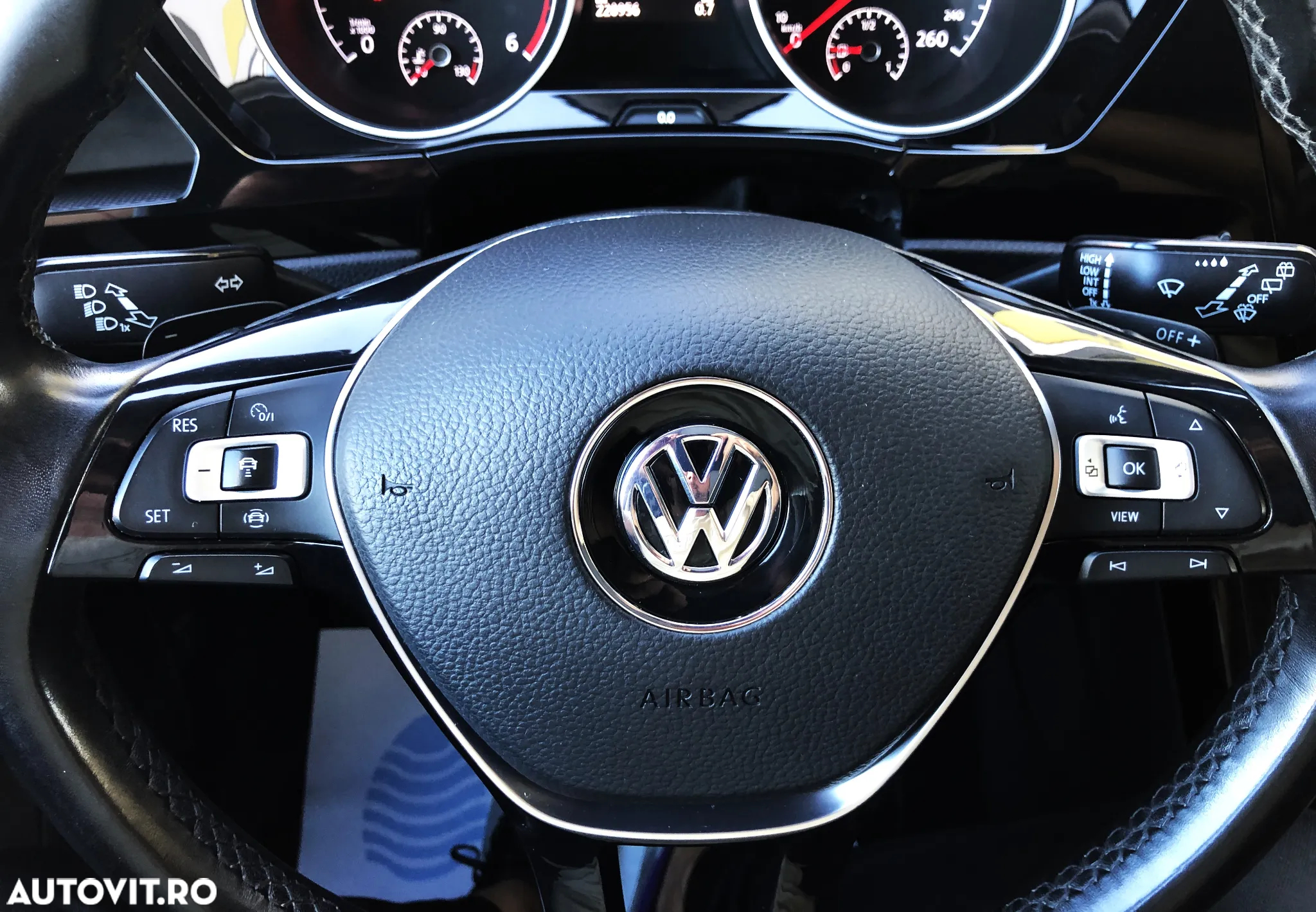 Volkswagen Touran 2.0 TDI DSG Highline - 24