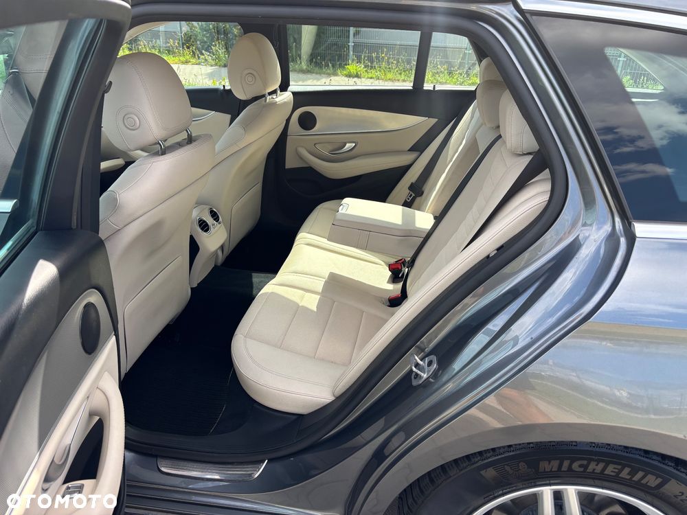 Mercedes-Benz Klasa E 220 d 9G-TRONIC Exclusive - 13