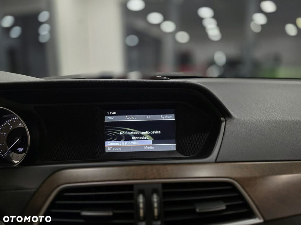 Mercedes-Benz Klasa C 180 BlueEFFICIENCY 7G-TRONIC Elegance - 27
