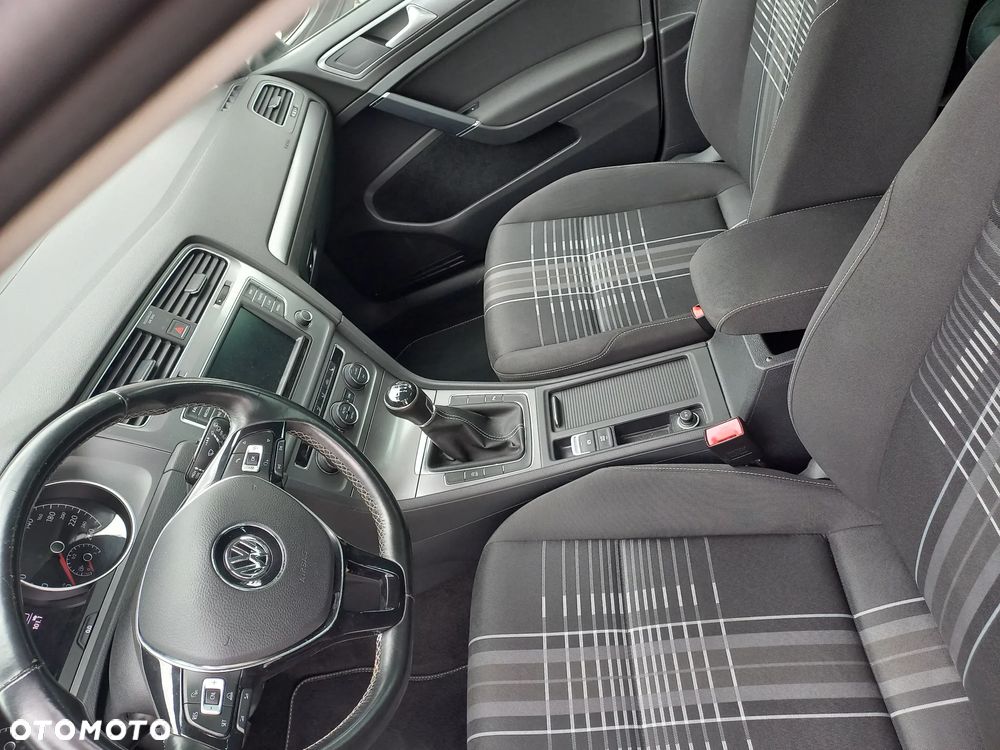 Volkswagen Golf 1.4 TSI BMT Comfortline - 24