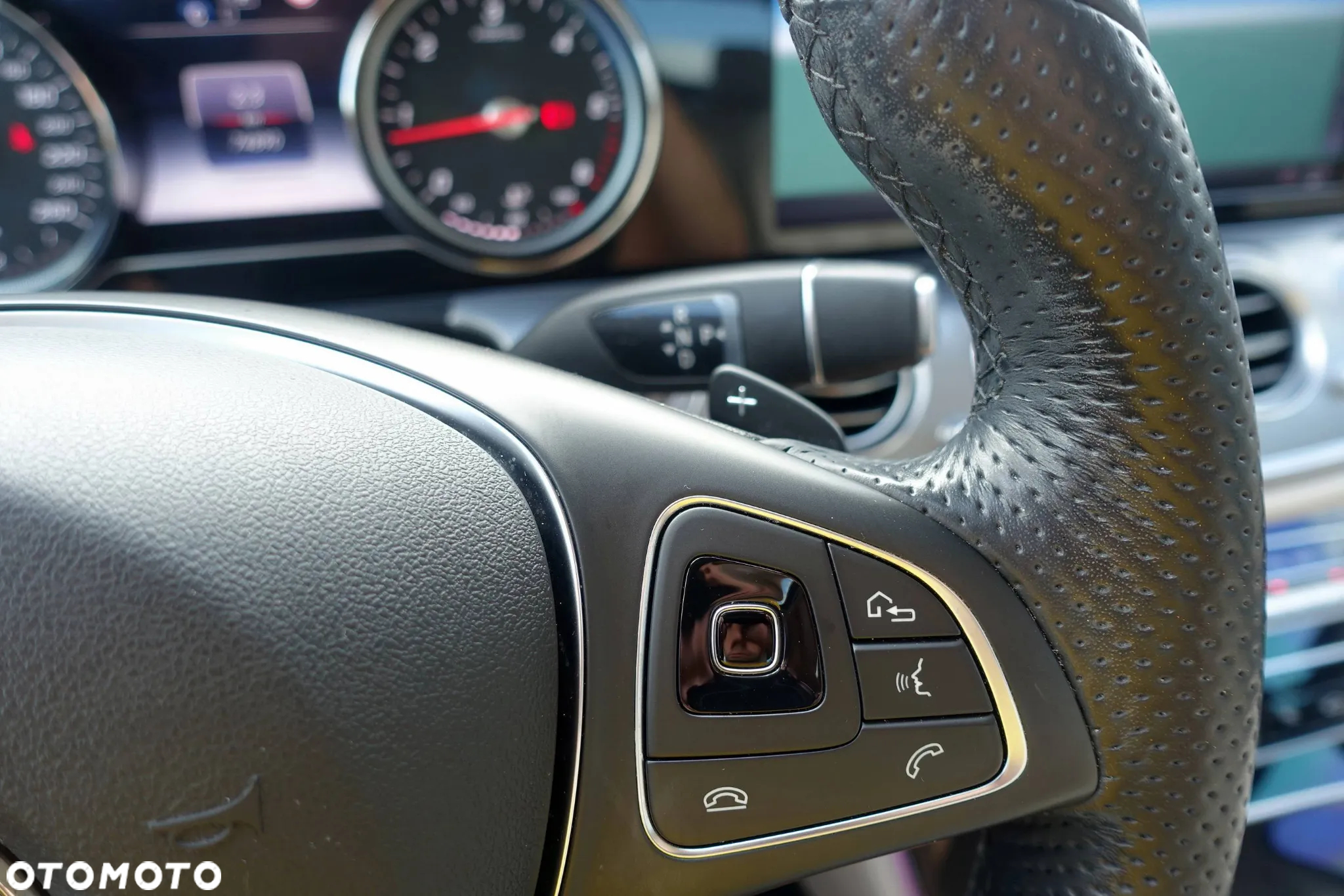 Mercedes-Benz Klasa E 220 d 4-Matic 9G-TRONIC - 24