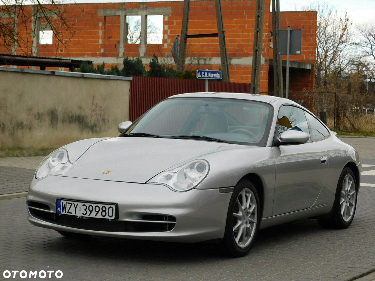 Porsche 911 Carrera - 31