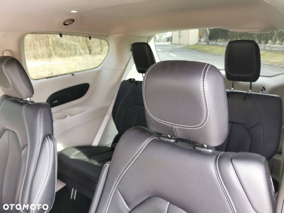 Chrysler Pacifica - 34