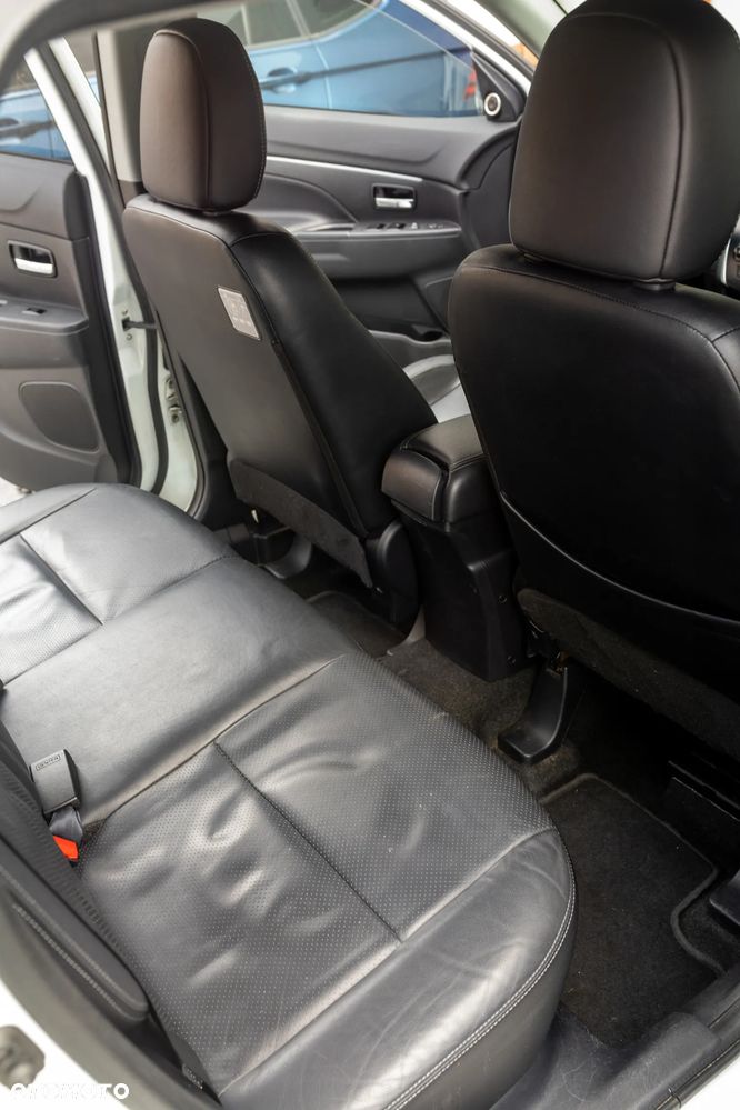 Mitsubishi ASX 1.8 DID Instyle 4WD AS&G - 32